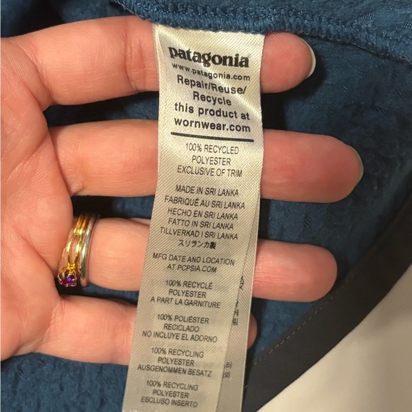 Patagonia Men's R1 Air Zip-Neck pullover - Picture 4 of 5